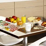Hotel Kyriad 12 - Nation