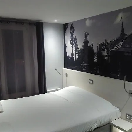 Kyriad 12 - Nation Hotel