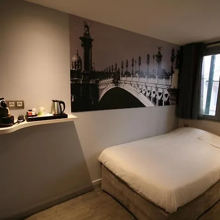 Kyriad 12 - Nation 3* Paris