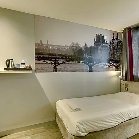 Kyriad 12 - Nation 3* Paris