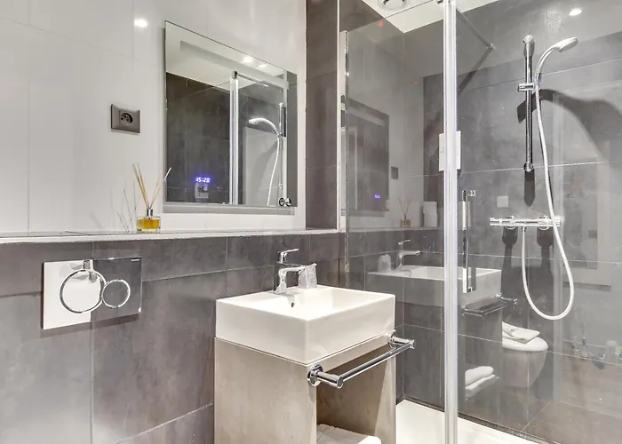 Hotel Kyriad 12 - Nation 3*