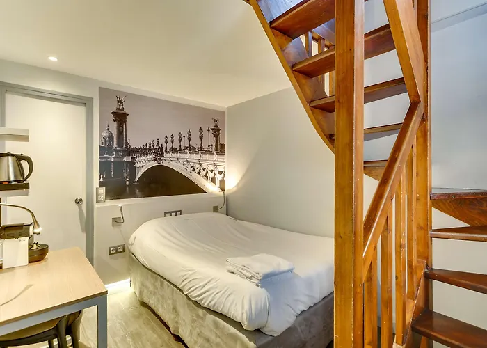 Kyriad 12 - Nation Hotel 3*