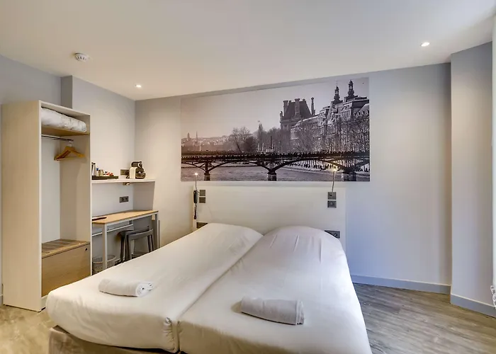 Hotel Kyriad 12 - Nation 3*