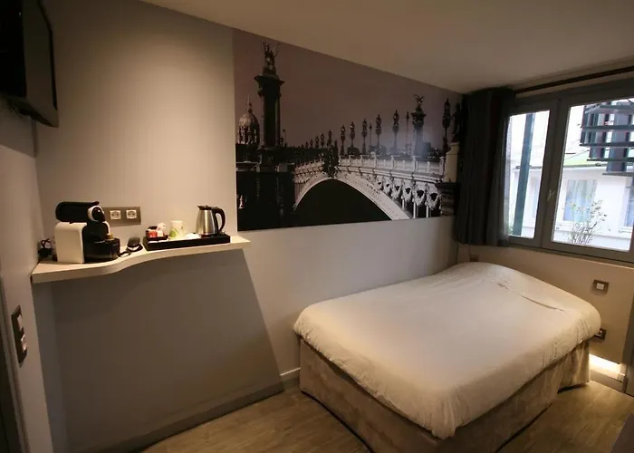 Kyriad 12 - Nation 3* Paris